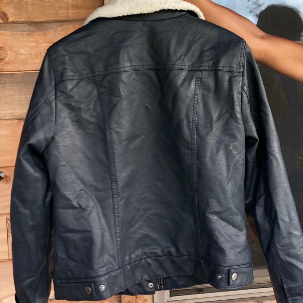 Levi’s Sherpa Lined Faux Leather Trucker Jacket - Picture 4 of 5